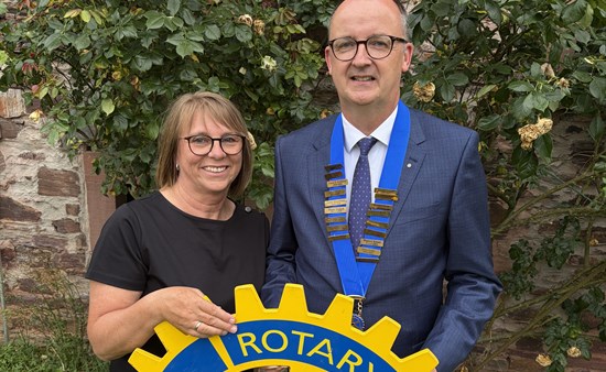 Angelika Brang-Endemann übergibt die Präsidentschaft des RC Aschaffenburg an Dr. Andreas Freundt